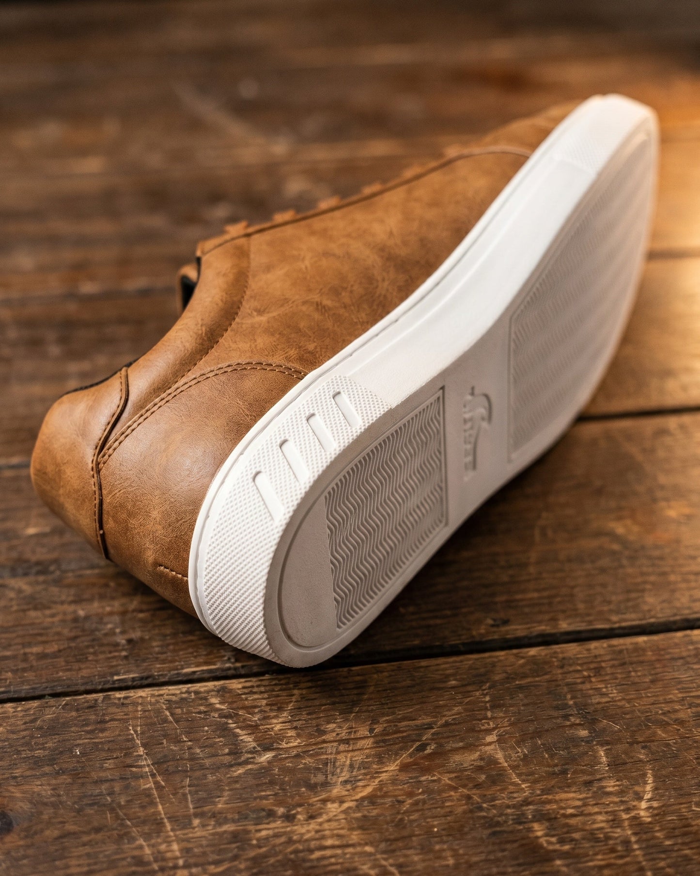 Vittorio Faux Leather Low-Top Sneaker